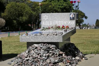 Piedras en la tumba de Nisman, una tradición judía de recordación eterna