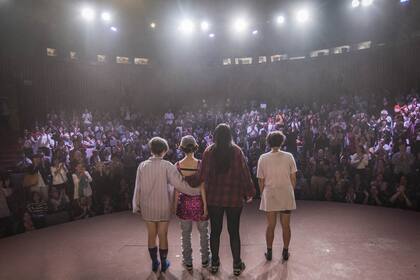 Elisa Carricajo, Valeria Correa, Pilar Gamboa y Laura Paredes en Petróleo, esa obra que pasó por varias salas y que en su última temporada en el Met una cuarta parte de su público fue de aquellos que no superan los 35 años, una porción elevada para las comedias o comedias dramáticas