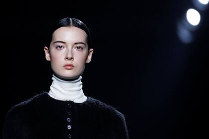 Piel nude en la propuesta de Alessandro DellAcqua para Rochas