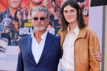 Pierce Brosnan acudió al estreno junto a su hijo, Dylan