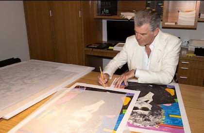 Pierce Brosnan encontró en el arte la forma de sobrevellar el dolor