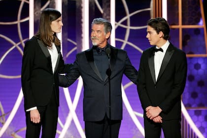 Pierce Brosnan junto a sus hijos, Paris y Dylan, embajadores de los Globo de Oro 2020