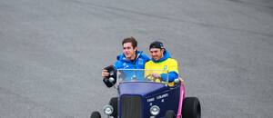 El divertido video de Colapinto en el desfile vintage de pilotos en el Gran Premio de Brasil