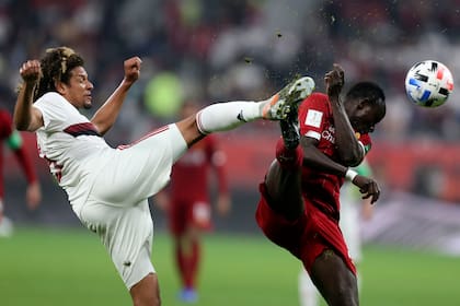 Piernas arriba de Willian Arao y Sadio Mane