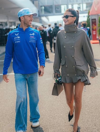 Pierre Gasly y Francisca "Kika" Cerqueira Gomes en la carrera de Suzuka