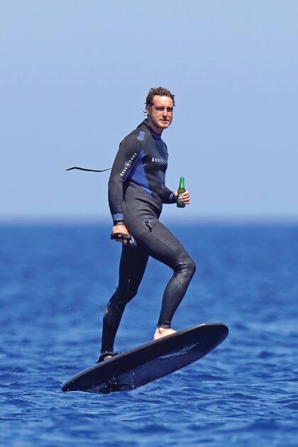 Pierre no perdió la oportunidad para practicar flyboarding, entre otros deportes náuticos que lo apasionan.