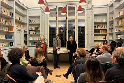 Pierre-Sylvestre Clancier, Mariano Rolando Andrade y Christophe Manon en la Maison de Poésie