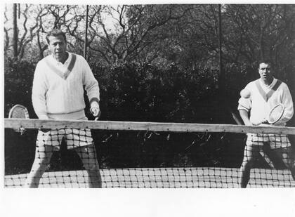 Nicola Pietrangeli, en un dobles con Enrique Morea, en sus tiempos de jugador