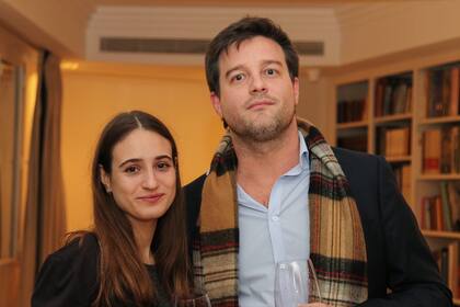 Pilar Díaz y Alejandro González Noguera coleccionistas de arte siempre atentos a los artistas locales