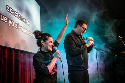 Pilar Gamboa con Iair Said, anfitriones del Karaoke Paraíso