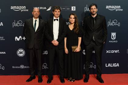 Pilar Gamboa, Santiago Korovsky y el equipo de la comedia que se convirtió en un éxito de Netflix