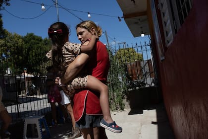 Pilar Martín, hoy de 3 años y medio, con su madre María