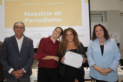 Pilar Porrini recibe su diploma de graduado
