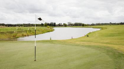 Pilará: debajo de las canchas de golf, planean hacer reservorios de agua