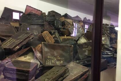 Pilas de valijas, museo de Auschwitz