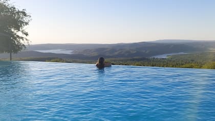 Pileta infinita en Altos de Rabonas.