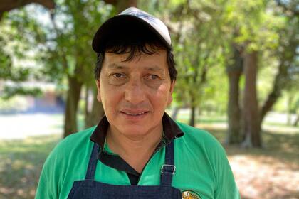 Pili Avalos padre de tres hijos y miembro de la red de cocineros Iberá
