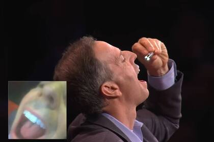 PillBot en acción: la pastilla robot en la transmisión en vivo durante la Ted Talk (captura de video)