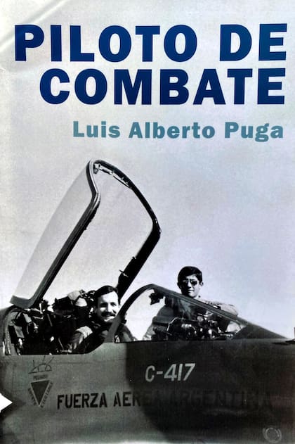 Piloto de combate, un libro casero, sin sello editorial, del que apenas se imprimieron 500 ejemplares, donde Puga recuerda su historia militar y la epopeya que le tocó vivir en Malvinas