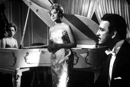 Pinal junto a Fernando Rey en una escena de Viridiana