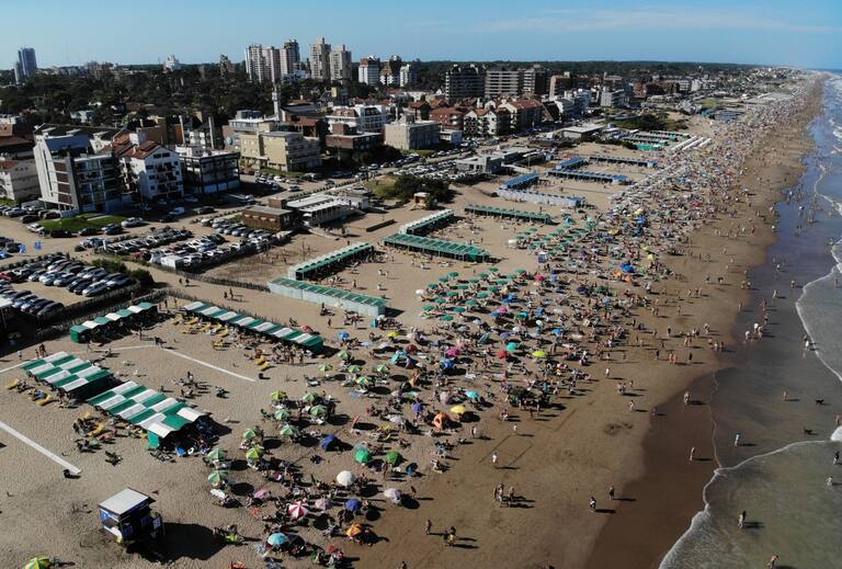 Pinamar Sign Pinamar cerró enero con un nivel alto de ocupación y hay menos ...