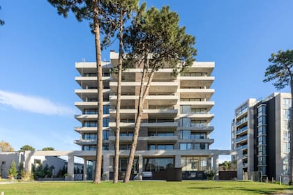 Pinamar Hollywood combina edificios con servicios cercanos al centro y a avenidas importantes