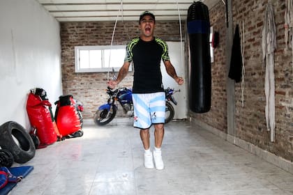 Aun sin competencia a la vista por la suspensión, Areco se mantiene físicamente.