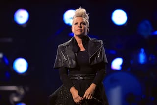 Pink se ofreció a pagar una multa “sexista” impuesta a un equipo femenino de handball de playa