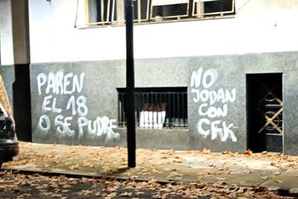 Pintadas en la sede la CGT