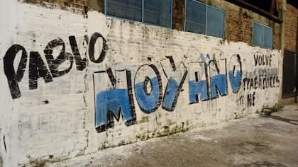 Pintadas que aparecieron en Lanús en las que piden el regreso de Pablo Moyano; la leyenda se la adjudicó la rama de recolección de residuos de Camioneros