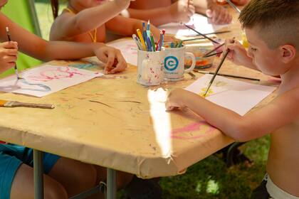 Pintar, otra de las actividades recreativas de BA Playa.