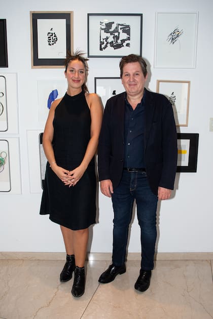 Pinturas de Sofia Freixas y fotografías de Aldo Sessa (en la foto, su representante Luis Sessa) intervinieron el piso que perteneció a Corina Kavanagh.