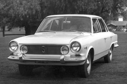 Pionero. El Torino 300 1966 fue la primera versión que se fabricó; las unidades iniciales de este sedán se produjeron en la planta de IKA en Monte Chingolo