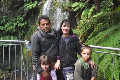 Pioneros: Guillermo Montalvo conoció a Laura, su actual esposa, por Internet en 1995