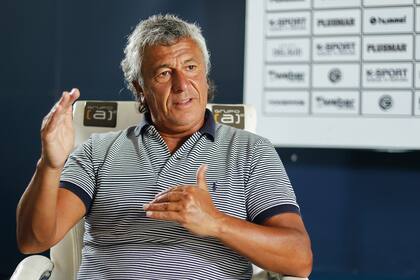 Pipo Gorosito, técnico de Gimnasia (LP)