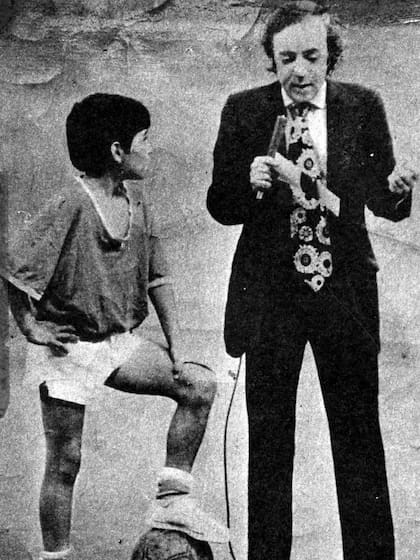 Pipo Mancera entrevista a Diego Maradona en el estudio de Sábados Circulares