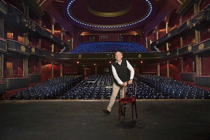 Pipo sobre el escenario del teatro Astral. “Esta sala está llena de lindos recuerdos para mí. Volver a estar hoy aquí después de 50 años es algo que me emociona realmente”, nos cuenta.