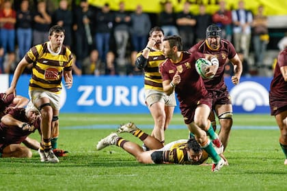 Pique corto y visión de juego son algunas de las virtudes del 10, que es capaz de crear tries desde la nada, como uno que le sirvió a Santiago Marolda.