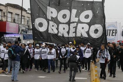 Piqueteros marchan de Puente Saaverdra a la Quinta de Olivos con Eduardo Belliboni a la cabeza del Polo Obrero