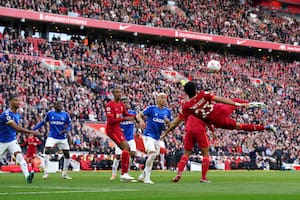 El jugador sensación que revoluciona la Premier y los lujos con los que descolló en un derby picante