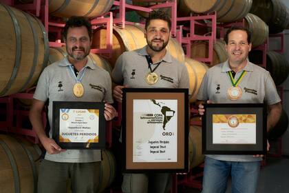 Pisa (44), Semilla (40) y Ian (45) ganaron distintas medallas tanto individualmente como en conjunto, bajo el nombre de la cervecería