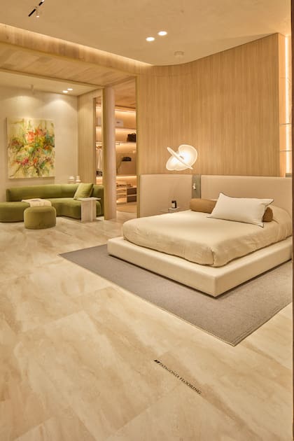 Piso: Marble Antislip Beige. Revestimiento: Multiestrato Velo Blanco ¾ x 8 Espacio 31. Estudio Luen. CASA FOA 2025