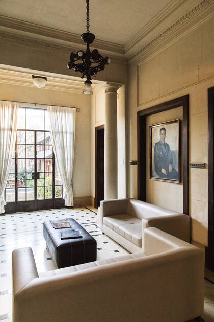 Pisos y molduras de mármol de Carrara en La Casa Hotel Boutique.