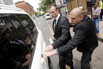 Pistorius seguirá su proceso en libertad