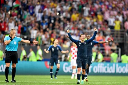 Pitana marca el final y Francia celebra tras consagrarse campeón de Rusia 2018 ante Croacia