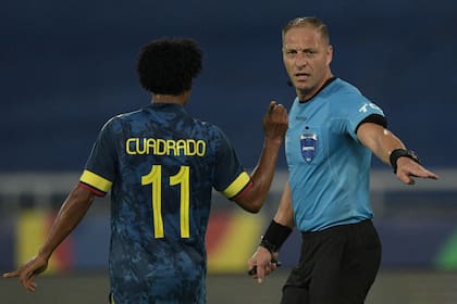 "Pitana no sabía qué explicarnos", dijo el colombiano Juan Cuadrado sobre la situación del árbitro argentino