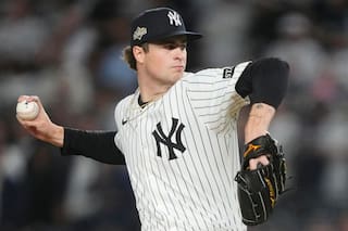 Pitcher de Yankees Cam Schlittler sufre inflamación en la espalda y el dorsal