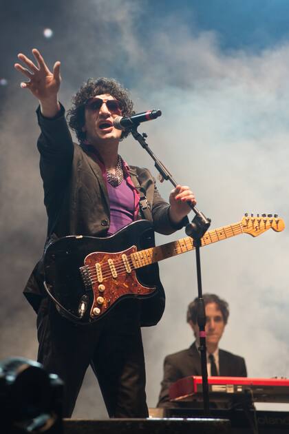 Pity Alvarez al frente de Viejas Locas, en la edición 2013 del Cosquín Rock