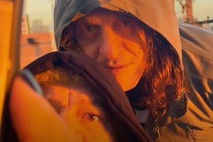 Pity Álvarez y Charly Seta, en una de las imágenes del video de la banda Do Neurona, "Eterna amistad"