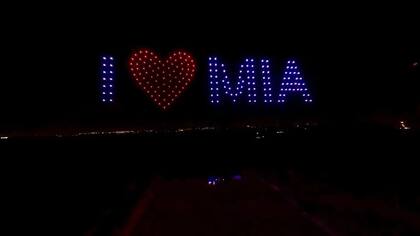 Pixel Swarm Drones ofrece un espectáculo de drones para diversas celebraciones, hasta incluso la revelación del sexo de un bebe